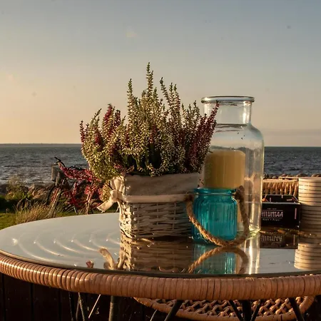 Daire Merevaatega Majutus Sadamas Kärdla