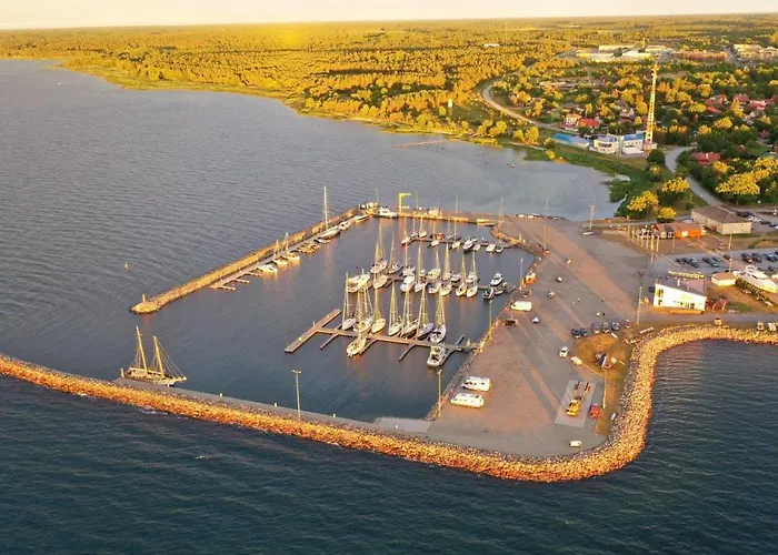 Merevaatega Majutus Sadamas Kardla